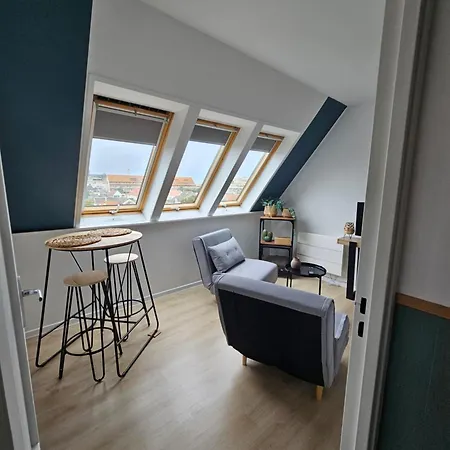 Jolie A Proximite De La *